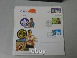 Collection de timbres de la couverture du premier jour de l'année officielle des scouts en 1982